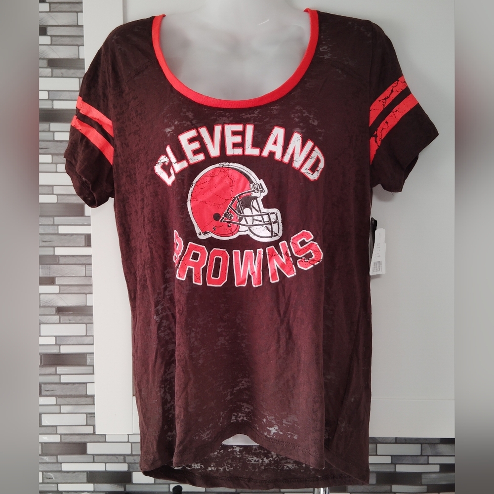 NWT- Cleveland Browns T-Shirt Size M - Picture 1 of 3